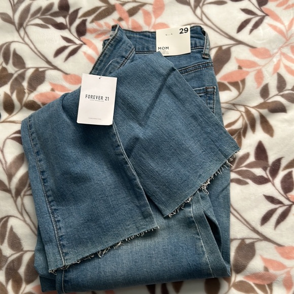 New with tags- Forever 21 High-rise Mom Jeans (size 29) - Picture 7 of 7